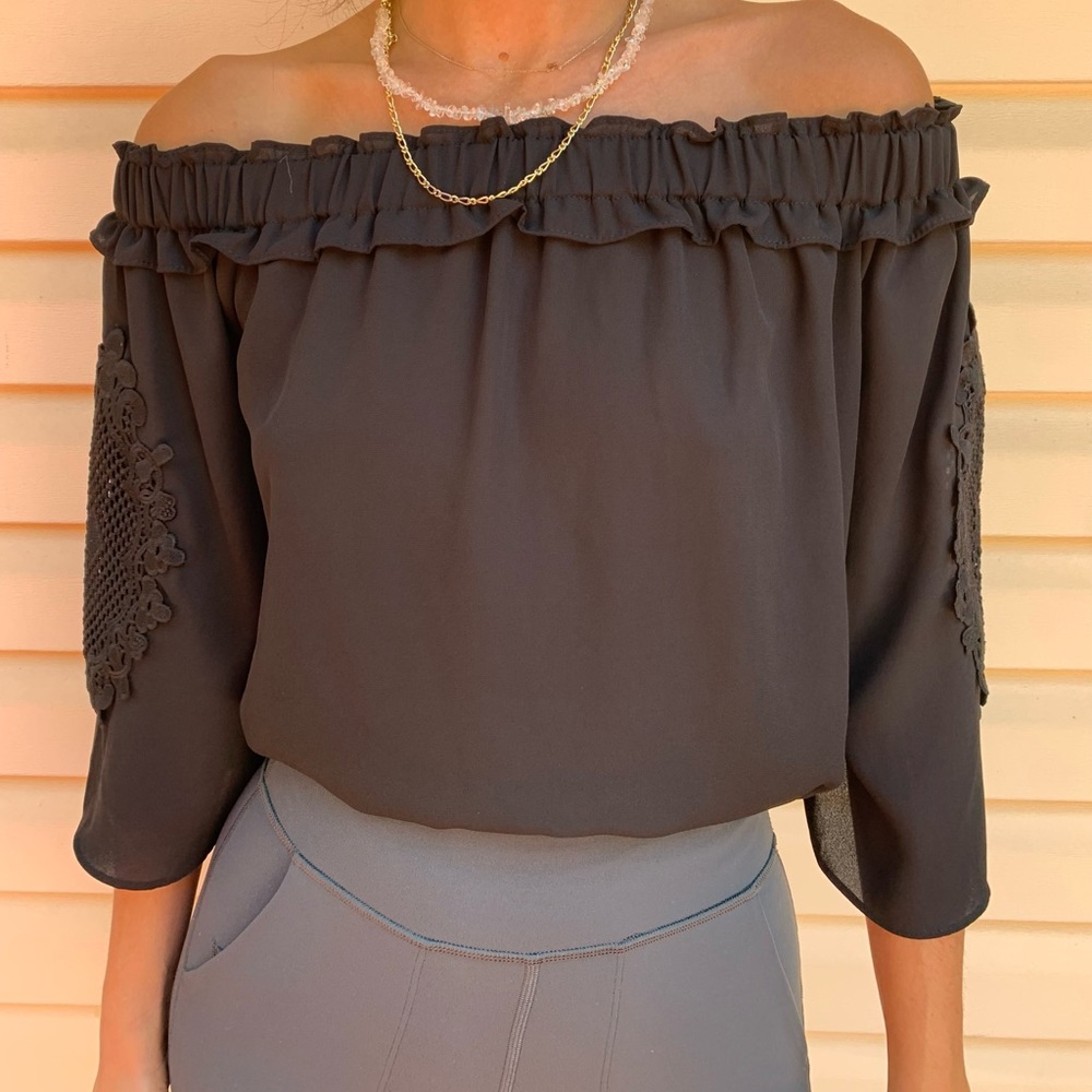 New York & Company black off shoulder ruched blouse, brand new, embroidered, Med